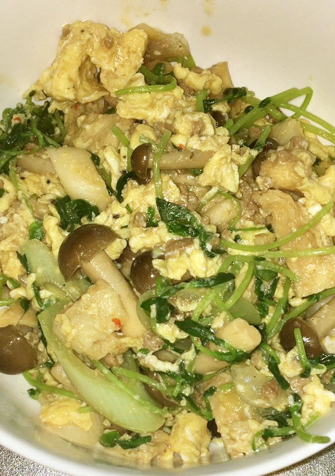 豆苗と煎り卵と油揚げのオイスター炒め-レシピのメイン写真