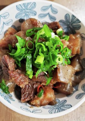 甘辛ニンニクの牛すじこん★おまけに豚汁も-レシピのメイン写真