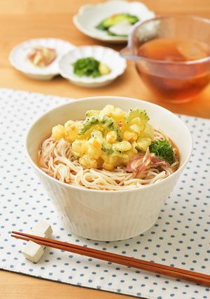コーンとゴーヤのかき揚げ温麺（うーめん）-レシピのメイン写真