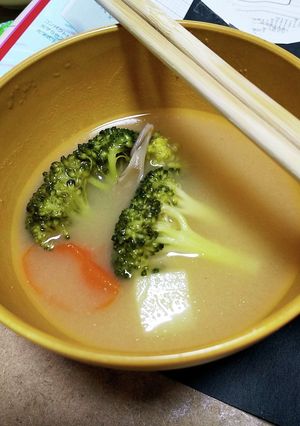 舞茸ブロッコリーミニトマトの味噌汁-レシピのメイン写真