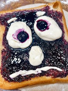 ハロウィンのトーストアート⑥ミニオン by イトウちゃん