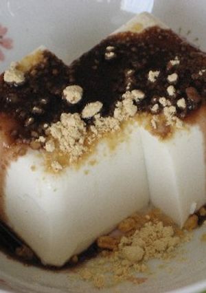 まるで黒蜜＾＾*黒豆の汁で豆腐のデザート-レシピのメイン写真