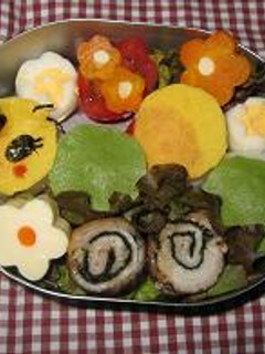 春はマダ?イモムシさん お弁当 キャラ弁-レシピのメイン写真