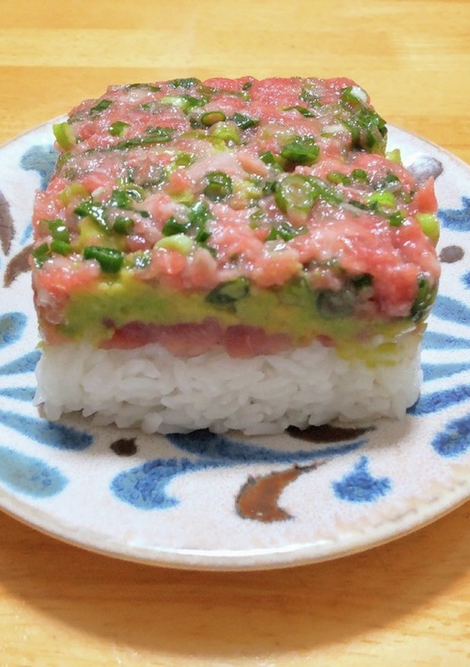 マグロとアボカドの重ねちらし寿司-レシピのメイン写真