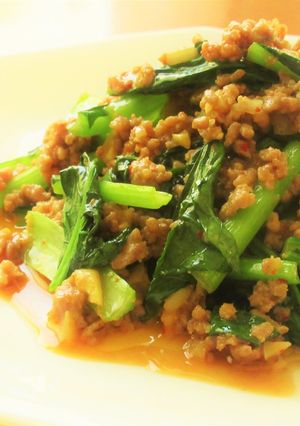 豚ひき肉と小松菜の赤辛にんにく味噌炒め-レシピのメイン写真