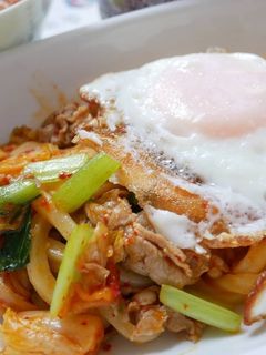 本技おいしいキムチの豚キムチ焼きうどん-レシピのメイン写真