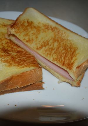 グリルドチーズサンド（ｸﾛｯｸﾑｯｼｭ)-レシピのメイン写真
