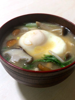 卵入り!きのこたっぷり食べる味噌汁-レシピのメイン写真