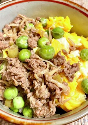 簡単リッチなそぼろ丼◎大粒グリーンピース-レシピのメイン写真