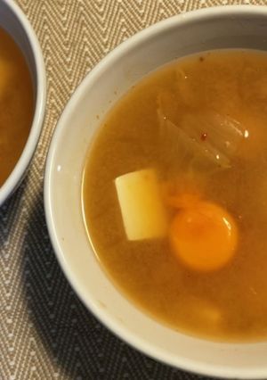 簡単!チゲ風味噌汁(卵黄入り)-レシピのメイン写真