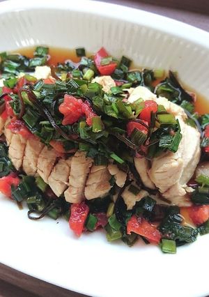レンチン蒸し鶏トマトニラ塩昆布ポン酢がけ-レシピのメイン写真