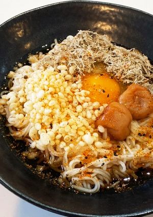 ごま油☆ぶっかけ素麺(揚げ玉＆梅＆昆布)-レシピのメイン写真
