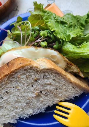 雑穀パンでおしゃれに!目玉焼きサンド!-レシピのメイン写真