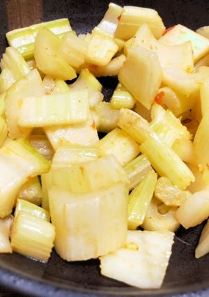 止まらない♪シャキシャキピリ辛セロリ炒め-レシピのメイン写真