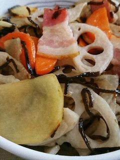 じゃがいもと蓮根とベーコンの塩昆布炒め-レシピのメイン写真