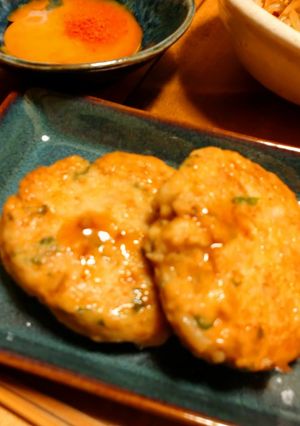 鶏ひき肉とはんぺんの、月見つくね。-レシピのメイン写真