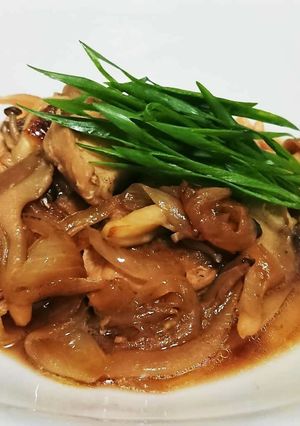 超簡単！鶏ももの和風玉ねぎきのこ煮込み！-レシピのメイン写真