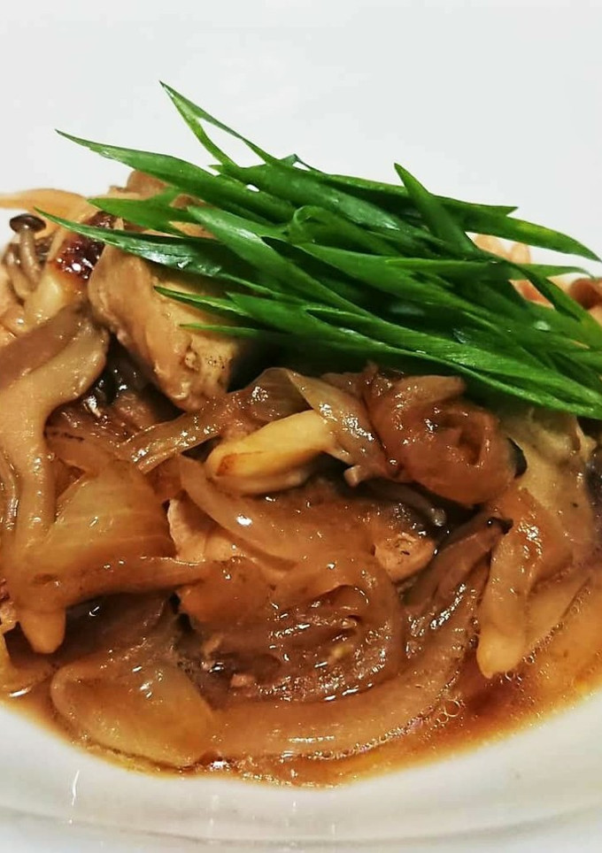 超簡単！鶏ももの和風玉ねぎきのこ煮込み！-レシピのメイン写真