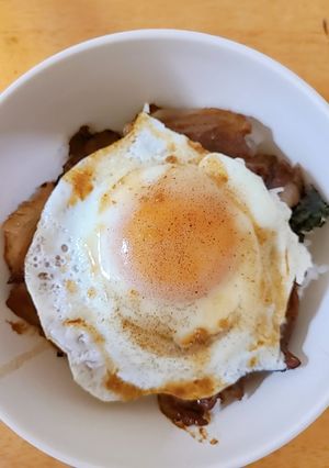 業務スーパーのやわらか煮豚で焼豚玉子飯-レシピのメイン写真