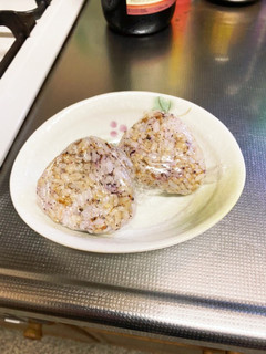 【お弁当用】ゆかりとおかかもち麦おにぎり-レシピのメイン写真