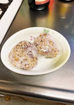 【お弁当用】ゆかりとおかかもち麦おにぎり-レシピのメイン写真