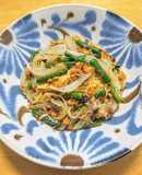 桜えび醤で冷凍アスパラと新玉ねぎのパスタ