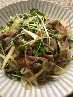 牛肉とセロリの梅肉あえ-レシピのメイン写真