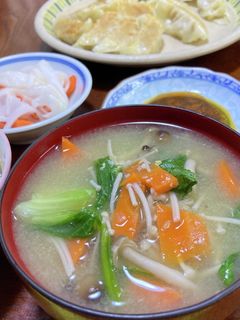 しゃききゃきレタスの味噌汁-レシピのメイン写真