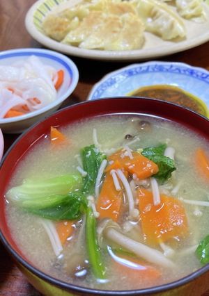 しゃききゃきレタスの味噌汁-レシピのメイン写真