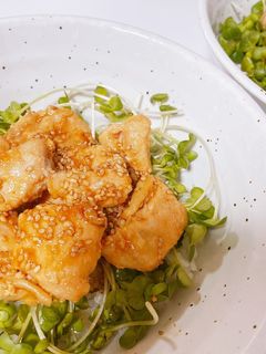 鶏もものごまラー油丼-レシピのメイン写真
