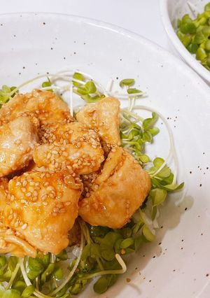 鶏もものごまラー油丼-レシピのメイン写真