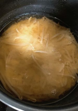 もやしたっぷりニンニク味噌汁-レシピのメイン写真