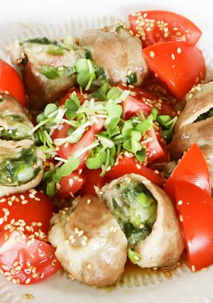 ニラとキャベツの豚肉巻き トマト添え-レシピのメイン写真