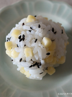 黒ごまチーズの丸おにぎり-レシピのメイン写真