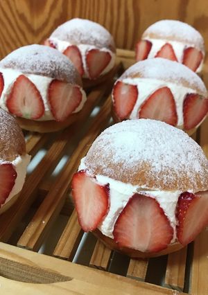 生クリームたっぷりイチゴのマリトッツォ-レシピのメイン写真