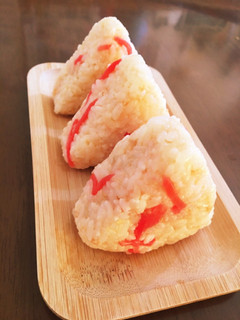 朝ご飯に!鮭フレークと紅しょうがおにぎり-レシピのメイン写真
