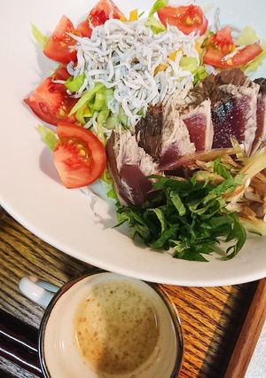 鰹のわさびポン酢胡麻ドレッシングサラダ-レシピのメイン写真