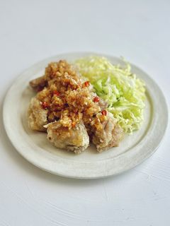 揚げ焼きで簡単、ピリ辛香味ダレの油淋鶏。-レシピのメイン写真