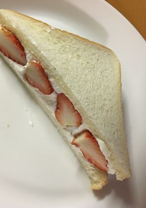 材料費1枚100円でいちごフルーツサンド-レシピのメイン写真