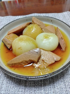 丸ごと新たまねぎと生利節の煮物-レシピのメイン写真