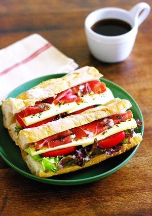 生ハムとチーズのバケットサンド-レシピのメイン写真