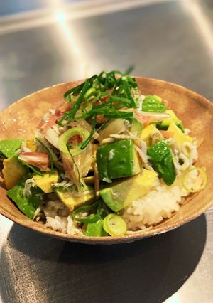 簡単秒速 しらすアボカド丼-レシピのメイン写真