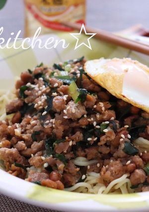 コクうま〜♪ニラ納豆そぼろ混ぜそば-レシピのメイン写真