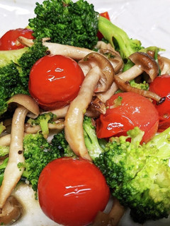 ブロッコリーとミニトマトのアンチョビ炒め-レシピのメイン写真