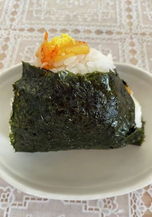 ごま油香るキムタクと卵のおにぎり-レシピのメイン写真