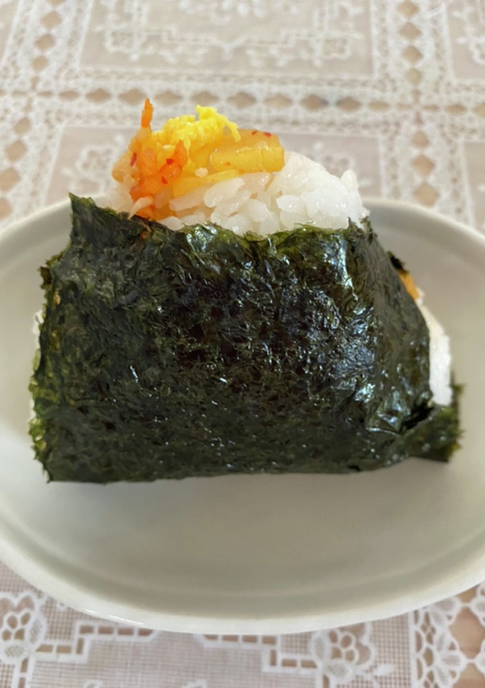 ごま油香るキムタクと卵のおにぎり-レシピのメイン写真
