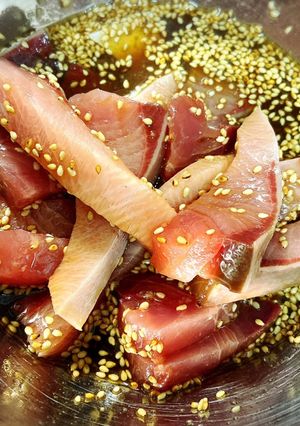 簡単！ブリ刺身のしょうがにんにく醤油漬け-レシピのメイン写真