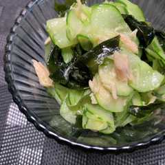 รูปของ 寿司酢と乾燥ワカメで☆胡瓜とツナの酢の物