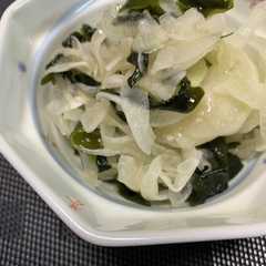 รูปของ 寿司酢と乾燥ワカメで☆玉ねぎの酢のもの