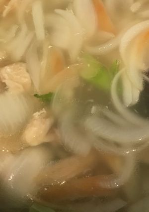 鶏皮と玉ねぎたっぷりのスープ-レシピのメイン写真